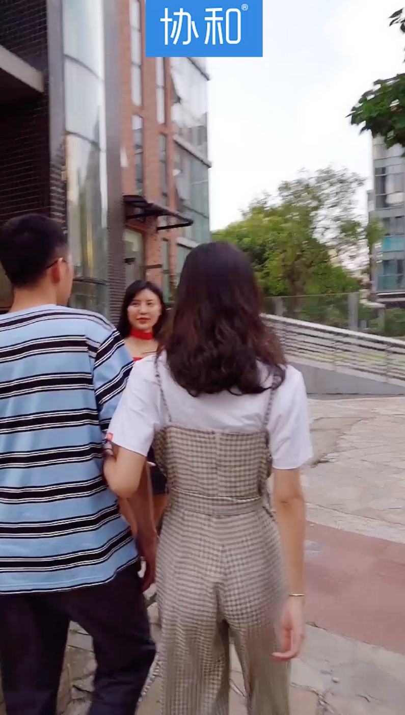 你女朋友挺好看